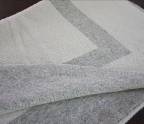 Homestead Throw Ash/ White